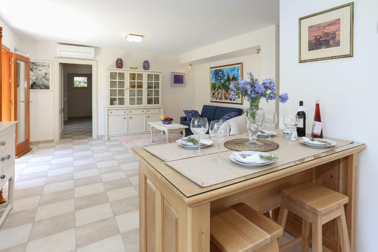 Secret Garden Barada Beach Apartment Trogir Exterior foto